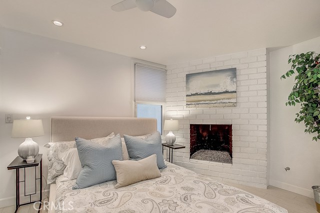 132 35th Place, Hermosa Beach, California 90254, 2 Bedrooms Bedrooms, ,2 BathroomsBathrooms,Residential,Sold,35th,SB19057826