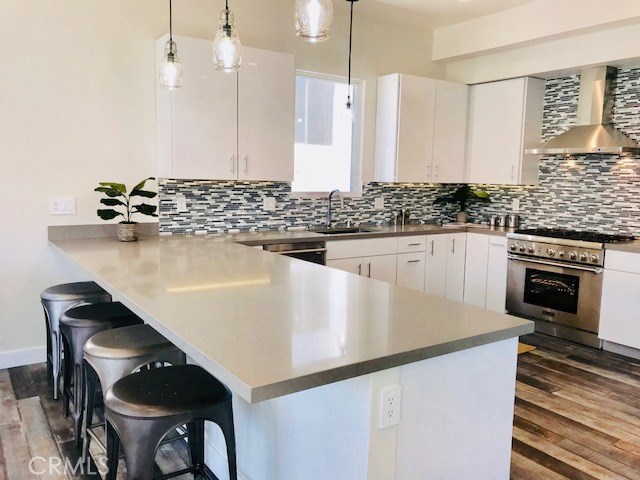 Quarts counter tops with custom cabinets