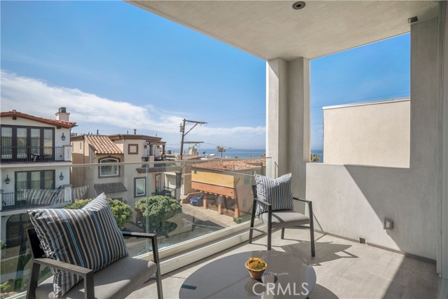 221 1st Street, Manhattan Beach, California 90266, 3 Bedrooms Bedrooms, ,3 BathroomsBathrooms,Residential,Sold,1st,SB19034815