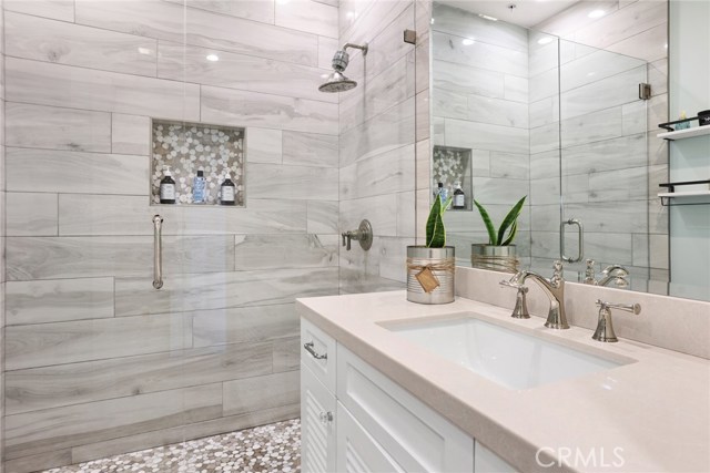 313 Avenue F, Redondo Beach, California 90277, 5 Bedrooms Bedrooms, ,4 BathroomsBathrooms,Residential,Sold,Avenue F,OC21017149