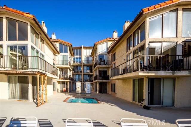 555 Esplanade, Redondo Beach, California 90277, 2 Bedrooms Bedrooms, ,2 BathroomsBathrooms,Residential,Sold,Esplanade,SB17042204
