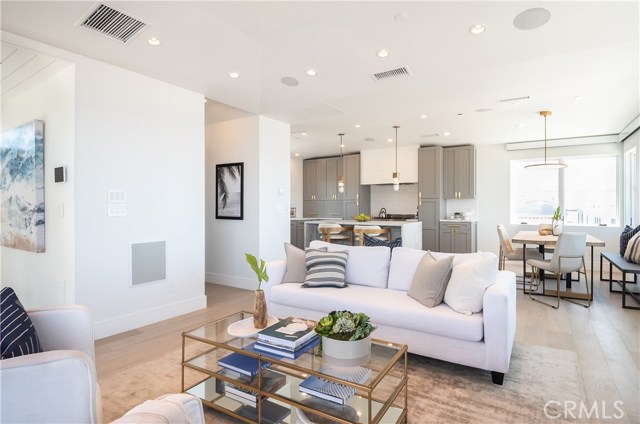 232 17th Street, Manhattan Beach, California 90266, 4 Bedrooms Bedrooms, ,1 BathroomBathrooms,Residential,Sold,17th,SB20151551