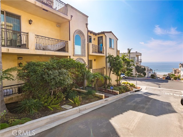 300 28th Street, Manhattan Beach, California 90266, 3 Bedrooms Bedrooms, ,3 BathroomsBathrooms,Residential,Sold,28th,SB20234864