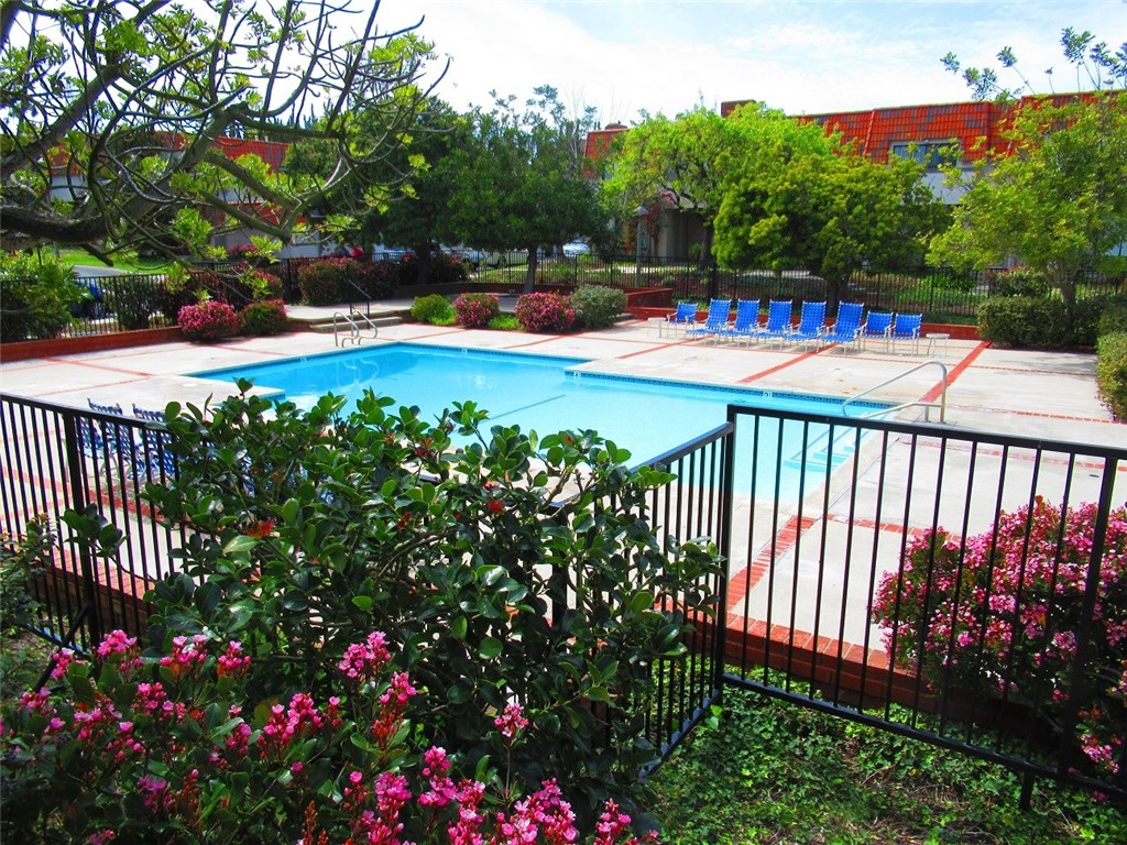 POOL AT END OF N. RIDGECOVE COURT