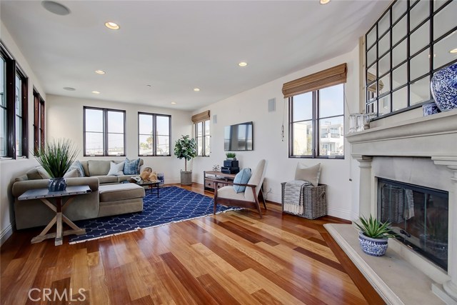 320 33rd Place, Manhattan Beach, California 90266, 3 Bedrooms Bedrooms, ,3 BathroomsBathrooms,Residential,Sold,33rd,SB21043576