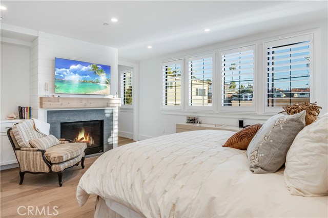 942 15th Street, Hermosa Beach, California 90254, 4 Bedrooms Bedrooms, ,2 BathroomsBathrooms,Residential,Sold,15th,SB20137355