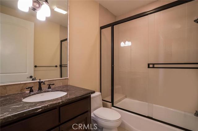 Guest Full Bathroom shared by both downstairs bedrooms