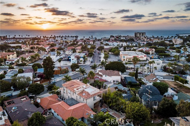 Prime Location on one of the best streets in S. Redondo.  Block parties are a staple here, very neighborly and of course you're ever so close to the esplanade, Alta Vista School, the soon to be redeveloped pier, restaurants, shopping and central to the rest of the south bay north or south!