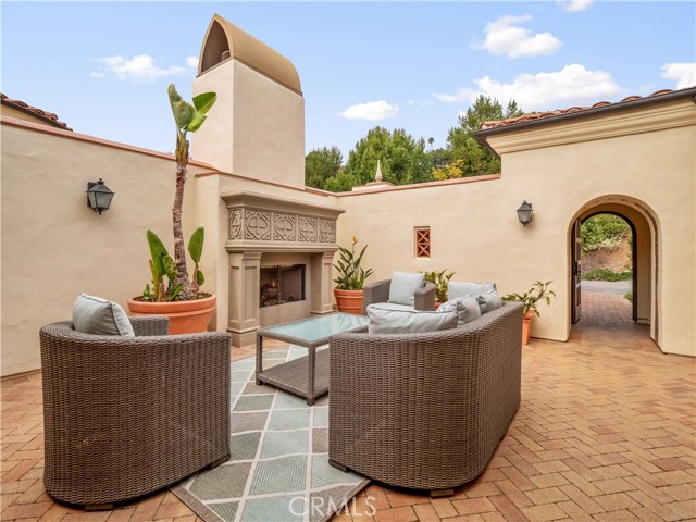 This villa has been remarkably well maintained. The villa exterior was painted in March 2020 and the patio furniture was installed in July 2019.