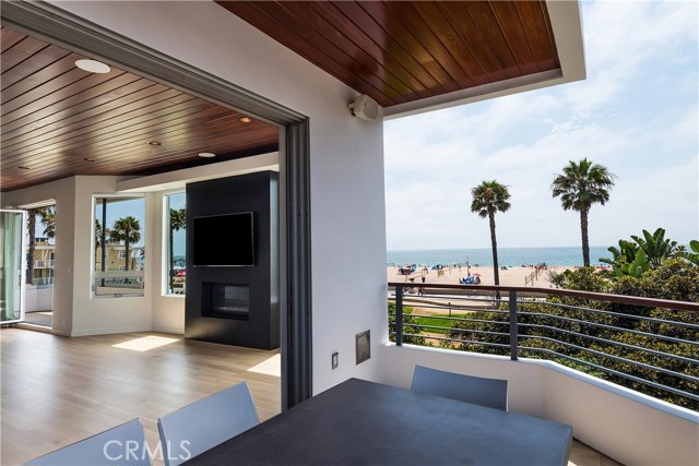 36 15th Street, Hermosa Beach, California 90254, 4 Bedrooms Bedrooms, ,2 BathroomsBathrooms,Residential,Sold,15th,SB18172756