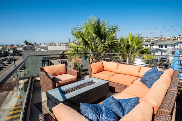 100 8th Street, Hermosa Beach, California 90254, 2 Bedrooms Bedrooms, ,1 BathroomBathrooms,Residential,Sold,8th,SB20203822