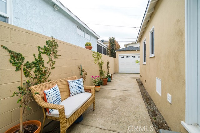 404 Miramar Drive, Redondo Beach, California 90277, 2 Bedrooms Bedrooms, ,1 BathroomBathrooms,Residential,Sold,Miramar,SB18277105