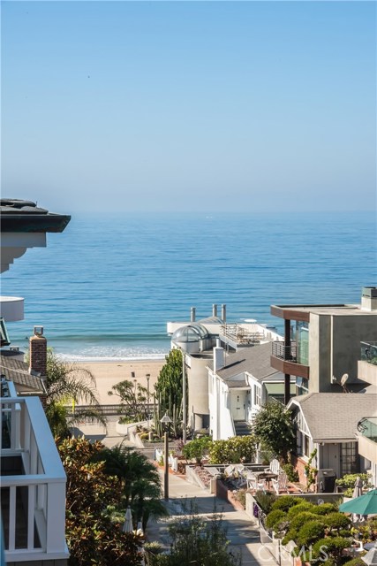 212 16th Street, Manhattan Beach, California 90266, 4 Bedrooms Bedrooms, ,1 BathroomBathrooms,Residential,Sold,16th,SB20214032