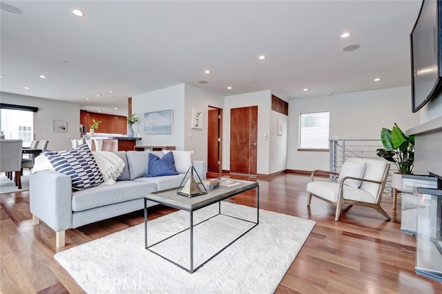 3215 Vista Drive, Manhattan Beach, California 90266, 3 Bedrooms Bedrooms, ,3 BathroomsBathrooms,Residential,Sold,Vista,SB20078547