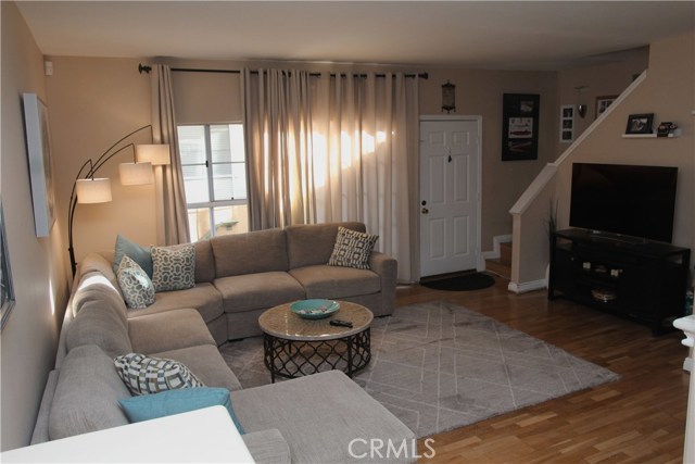 2 Bed Home for Sale in Van Nuys, California