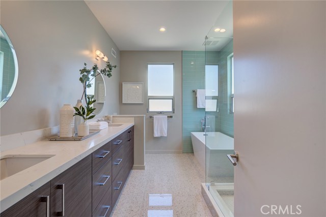 102 Prospect Avenue, Redondo Beach, California 90277, 3 Bedrooms Bedrooms, ,1 BathroomBathrooms,Residential,Sold,Prospect,SB19223229