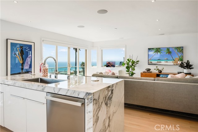 4109 Crest Drive, Manhattan Beach, California 90266, 3 Bedrooms Bedrooms, ,4 BathroomsBathrooms,Residential,Sold,Crest,SB20133753