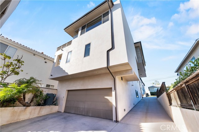 1016 17th Street, Hermosa Beach, California 90254, 4 Bedrooms Bedrooms, ,3 BathroomsBathrooms,Residential,Sold,17th,SB21027455