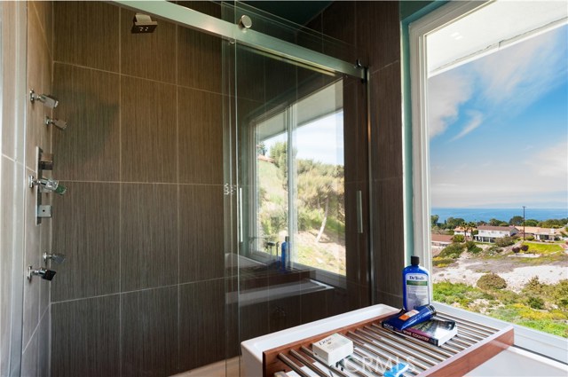 6825 Kings Harbor Drive, Rancho Palos Verdes, California 90275, 4 Bedrooms Bedrooms, ,3 BathroomsBathrooms,Residential,Sold,Kings Harbor,PV17059754