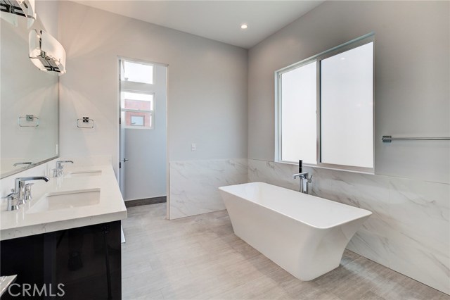 2420 Alvord Lane, Redondo Beach, California 90278, 4 Bedrooms Bedrooms, ,3 BathroomsBathrooms,Residential,Sold,Alvord,PV18203739