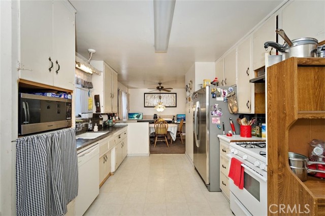 1202 Harper Avenue, Redondo Beach, California 90278, 3 Bedrooms Bedrooms, ,2 BathroomsBathrooms,Residential,Sold,Harper,SB21018499