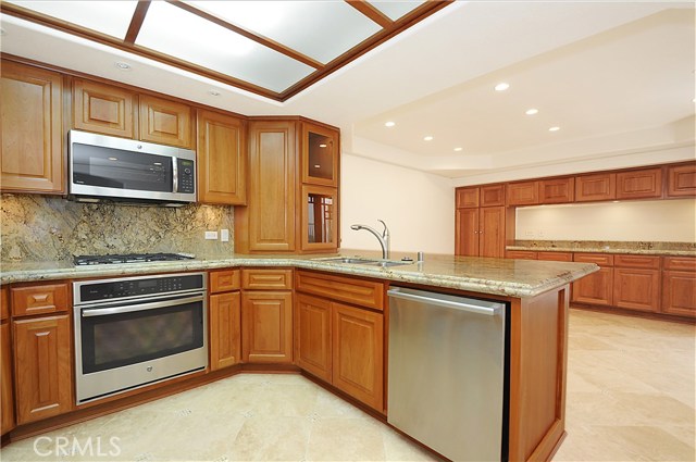 Kitchen Cooking and Food Prep Area