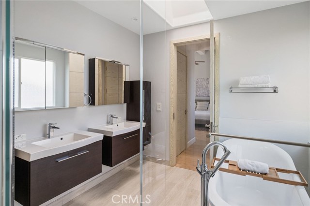 2019 Farrell Avenue, Redondo Beach, California 90278, 4 Bedrooms Bedrooms, ,4 BathroomsBathrooms,Residential,Sold,Farrell,SB20115506