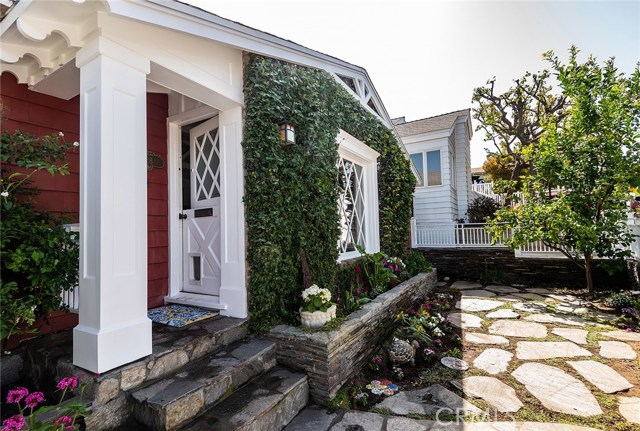 528 Marine Avenue, Manhattan Beach, California 90266, 3 Bedrooms Bedrooms, ,2 BathroomsBathrooms,Residential,Sold,Marine,SB19035532