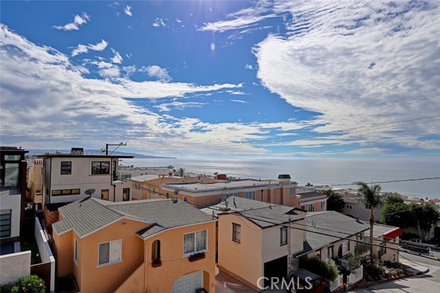 319 24th Street, Manhattan Beach, California 90266, 3 Bedrooms Bedrooms, ,2 BathroomsBathrooms,Residential,Sold,24th,SB17270477