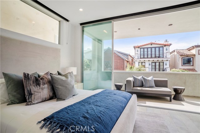 221 1st Street, Manhattan Beach, California 90266, 3 Bedrooms Bedrooms, ,3 BathroomsBathrooms,Residential,Sold,1st,SB19034815