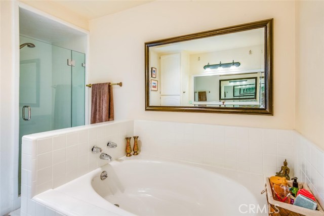 Master - soaking tub & separate shower (frameless door)!