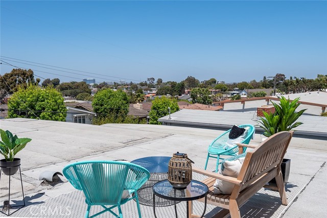 728 13th Street, Manhattan Beach, California 90266, 3 Bedrooms Bedrooms, ,2 BathroomsBathrooms,Residential,Sold,13th,SB21113806