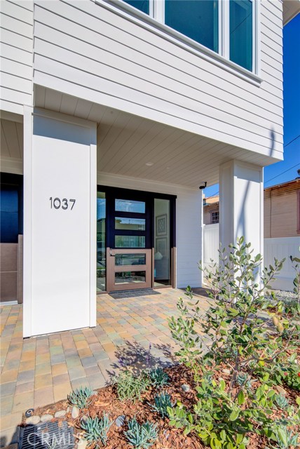 1037 2nd Street, Hermosa Beach, California 90254, 4 Bedrooms Bedrooms, ,3 BathroomsBathrooms,Residential,Sold,2nd,SB19264836