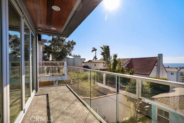 2031 Hillcrest Drive, Hermosa Beach, California 90254, 3 Bedrooms Bedrooms, ,4 BathroomsBathrooms,Residential,Sold,Hillcrest,PW20026303