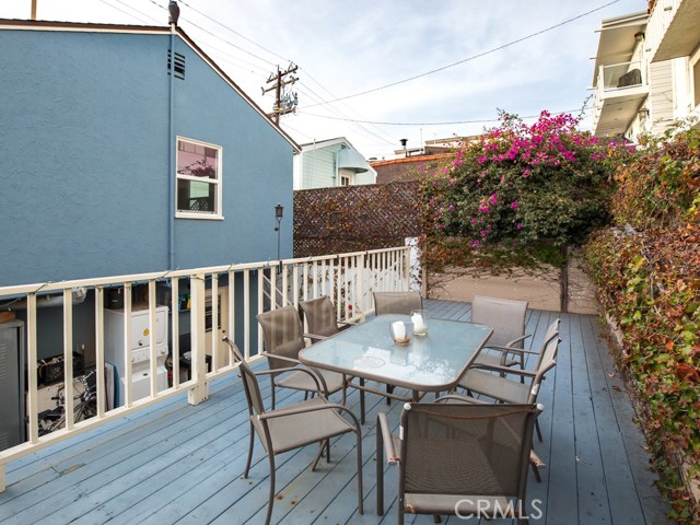 224 Bayview, Hermosa Beach, California 90254, 3 Bedrooms Bedrooms, ,1 BathroomBathrooms,Residential,Sold,Bayview,SB17267078