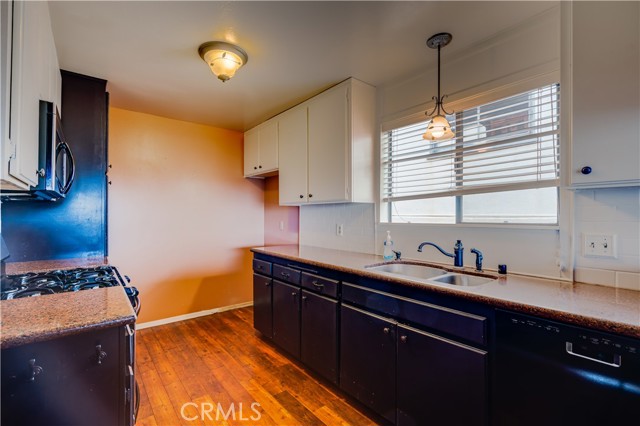 219 27th Street, Manhattan Beach, California 90266, 5 Bedrooms Bedrooms, ,3 BathroomsBathrooms,Residential,Sold,27th,SB21135185