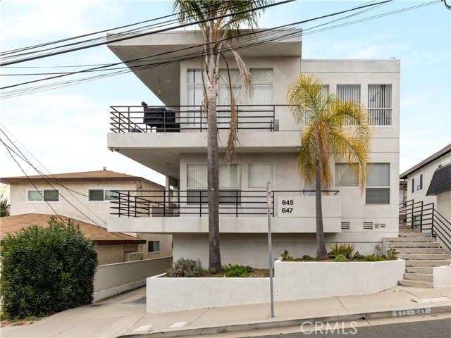 647 1st Place, Hermosa Beach, California 90254, 3 Bedrooms Bedrooms, ,2 BathroomsBathrooms,Residential,Sold,1st,SB19033605