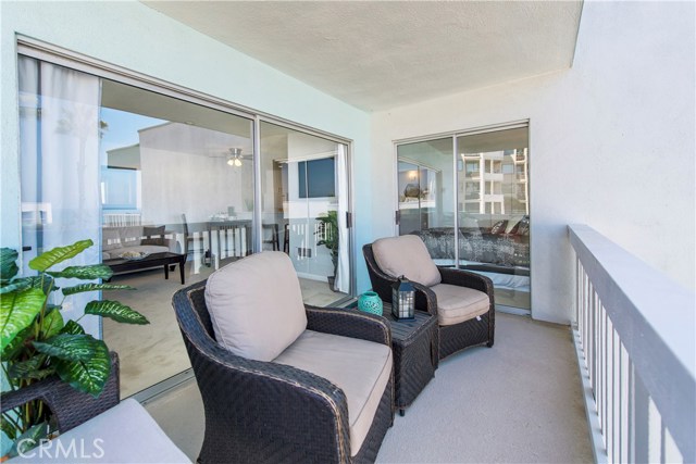 610 The Village, Redondo Beach, California 90277, 1 Bedroom Bedrooms, ,1 BathroomBathrooms,Residential,Sold,The Village,SB19227974