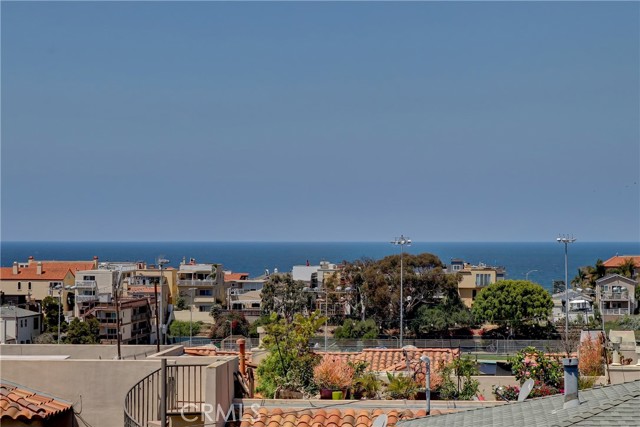 727 9th Street, Hermosa Beach, California 90254, 3 Bedrooms Bedrooms, ,2 BathroomsBathrooms,Residential,Sold,9th,SB21116227