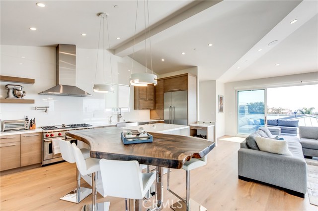 728 Lucia Avenue, Redondo Beach, California 90277, 4 Bedrooms Bedrooms, ,2 BathroomsBathrooms,Residential,Sold,Lucia,SB19142889