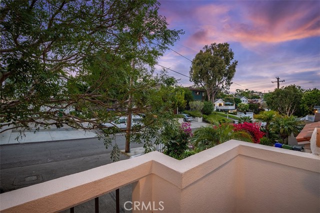 2708 Laurel Avenue, Manhattan Beach, California 90266, 3 Bedrooms Bedrooms, ,3 BathroomsBathrooms,Residential,Sold,Laurel,SB19150797
