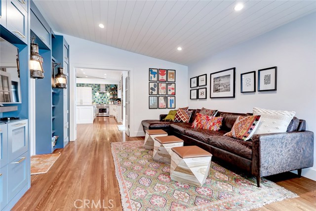 585 29th Street, Manhattan Beach, California 90266, 4 Bedrooms Bedrooms, ,3 BathroomsBathrooms,Residential,Sold,29th,SB21019167