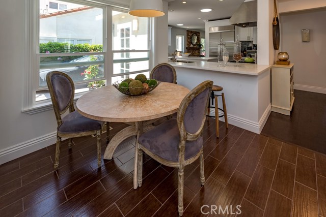 Kitchenette Eating Area