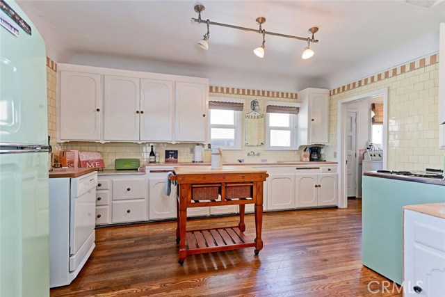 2722 Hermosa Avenue, Hermosa Beach, California 90254, 4 Bedrooms Bedrooms, ,2 BathroomsBathrooms,Residential,Sold,Hermosa,SB17280753