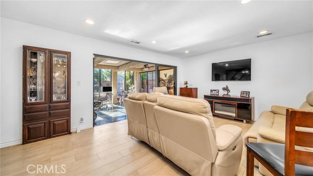 4 Bed Home for Sale in Hawthorne, California