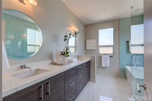 102 Prospect Avenue, Redondo Beach, California 90277, 3 Bedrooms Bedrooms, ,1 BathroomBathrooms,Residential,Sold,Prospect,SB19223229