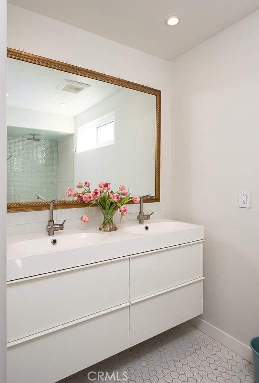 133 1st Street, Manhattan Beach, California 90266, 3 Bedrooms Bedrooms, ,2 BathroomsBathrooms,Residential,Sold,1st,SB20052011