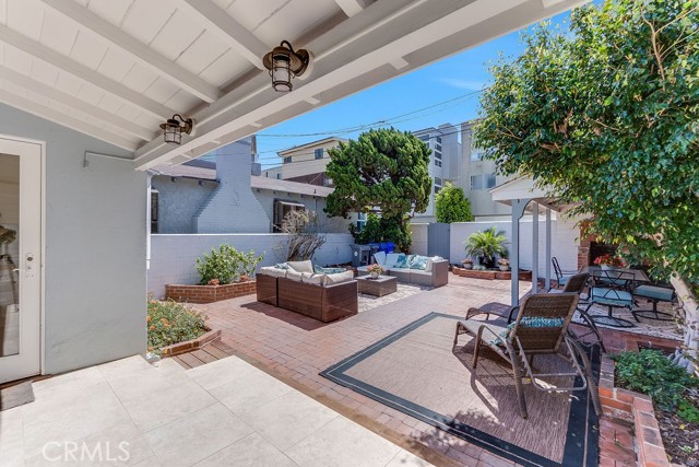 412 Marine Avenue, Manhattan Beach, California 90266, 3 Bedrooms Bedrooms, ,Residential,Sold,Marine,SB21057132