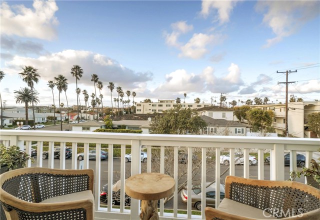 202 Avenue H, Redondo Beach, California 90277, 4 Bedrooms Bedrooms, ,3 BathroomsBathrooms,Residential,Sold,Avenue H,SB18040165