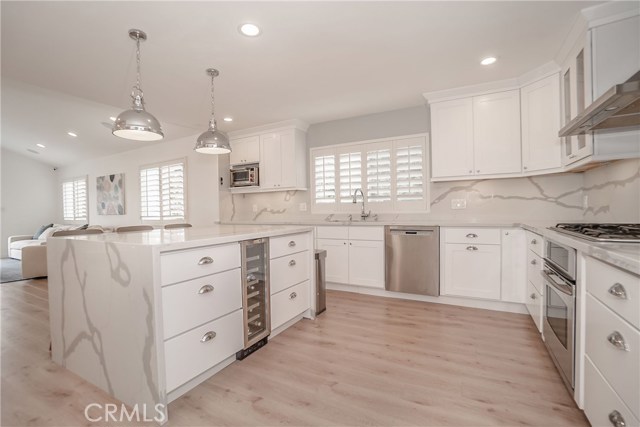 702 Juanita Avenue, Redondo Beach, California 90277, 4 Bedrooms Bedrooms, ,3 BathroomsBathrooms,Residential,Sold,Juanita,PW20121248